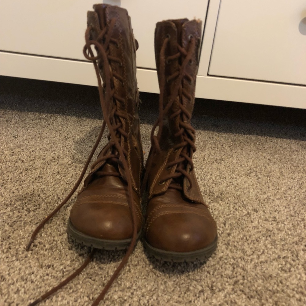 Soda combat boots